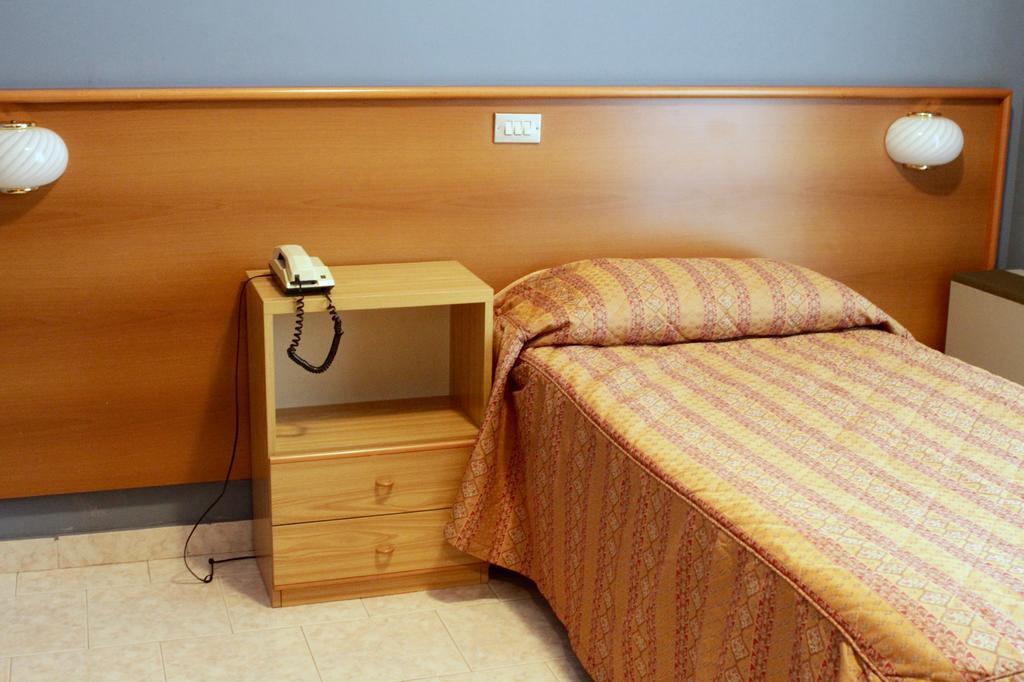 צ'רטוזה די פאביה Hotel Monumento מראה חיצוני תמונה