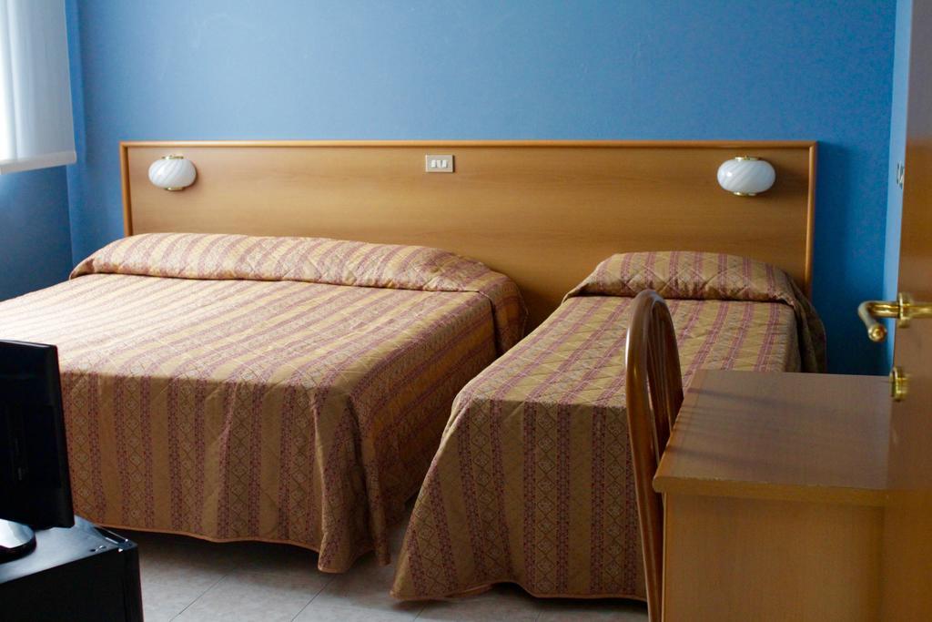 צ'רטוזה די פאביה Hotel Monumento מראה חיצוני תמונה