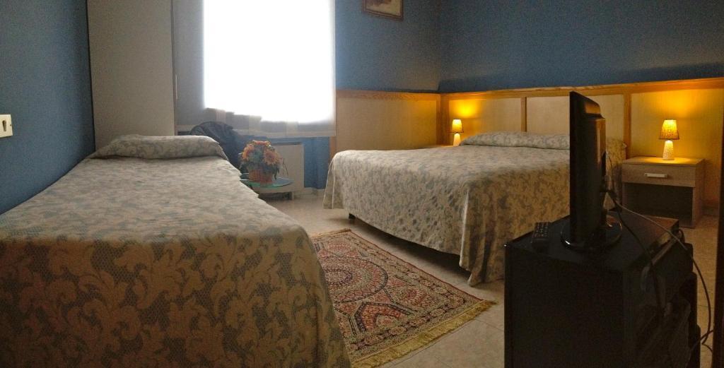צ'רטוזה די פאביה Hotel Monumento חדר תמונה